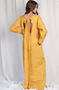 Geltona sviesto spalvos lininė suknelė su atvira nugara 
