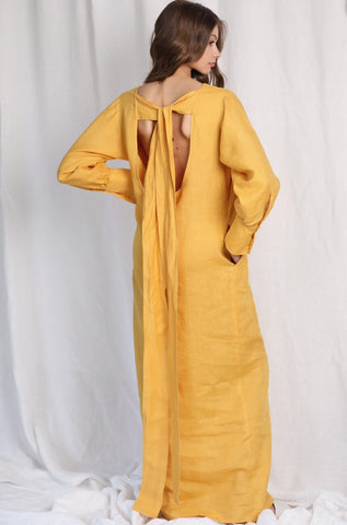 Geltona sviesto spalvos lininė suknelė su atvira nugara 