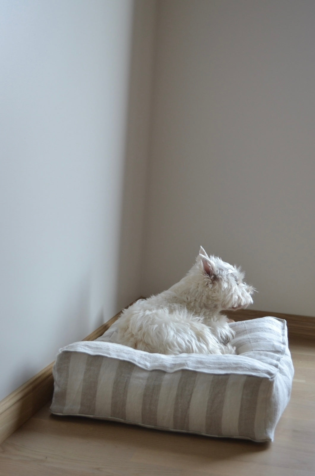 Striped White & Brown Sustainable / Eco Friendly Super Soft Linen Dog Bed